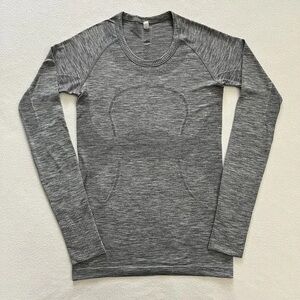 Women's Lululemon Gray Athletic Long Sleeve Top